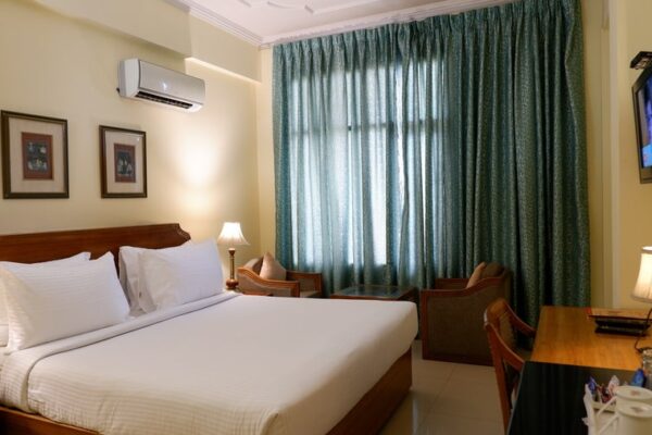 hotel in haridwar at low price